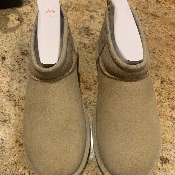 NIB UGG Ultra Mini in Mustard Seed US6 EU37 - Picture 4 of 12
